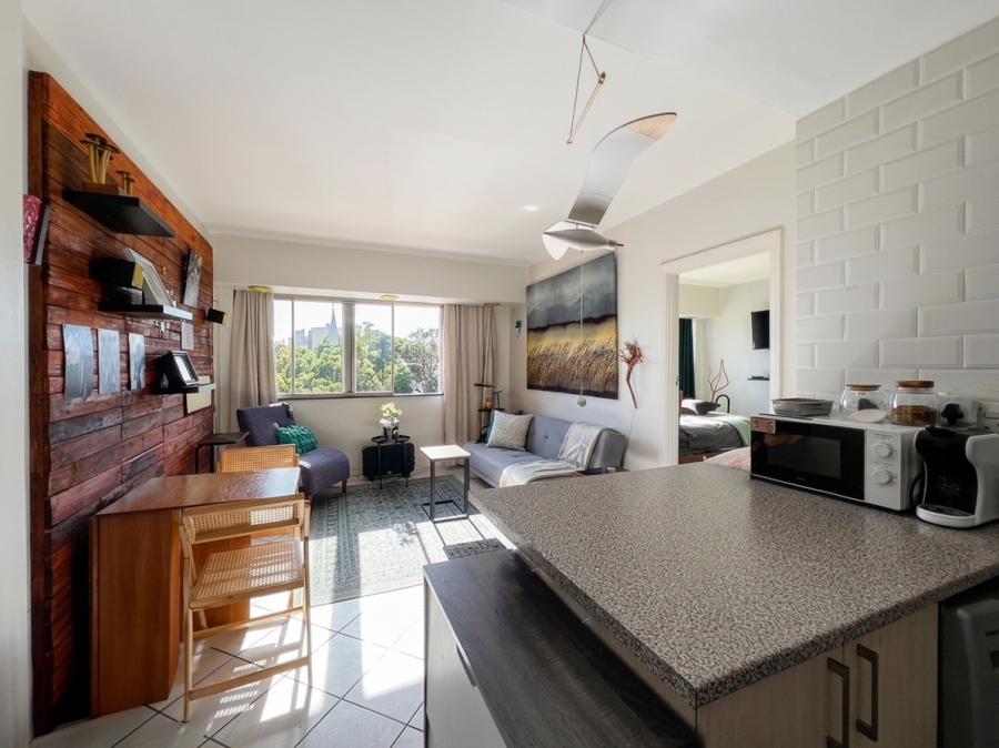 1 Bedroom Property for Sale in Sea Point Western Cape